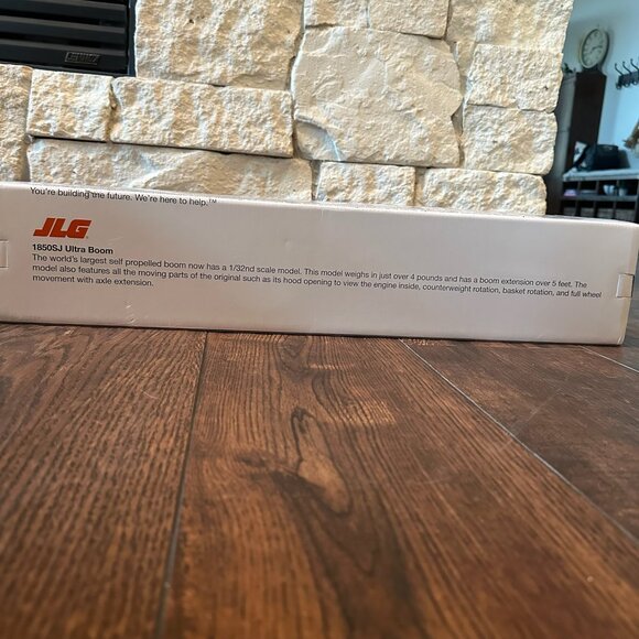 Collectors's series XIV JLG 1850SJ Ultra Boom 1/32 Scale Diecast - Picture 5 of 9